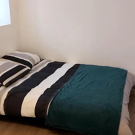 Chez Mathilde, Sur *