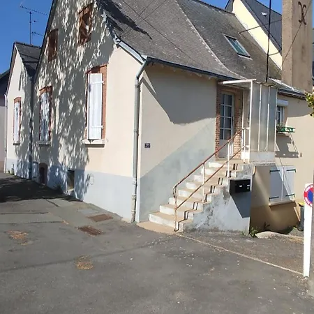 Chez Mathilde, Sur *