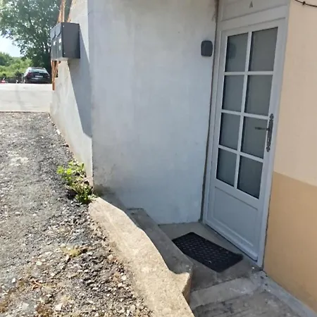 Chez Mathilde, Sur Daire